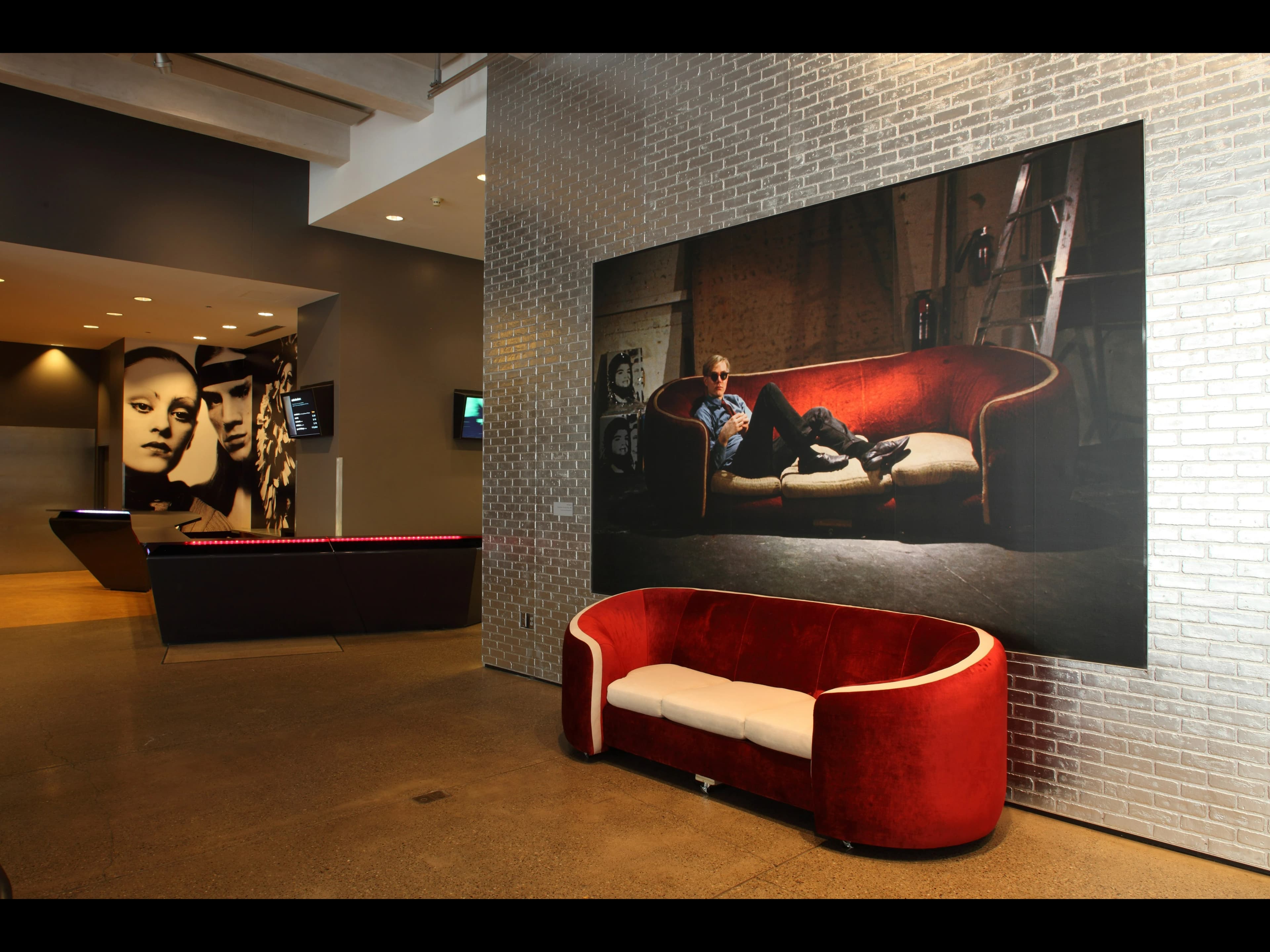 gallery space splash